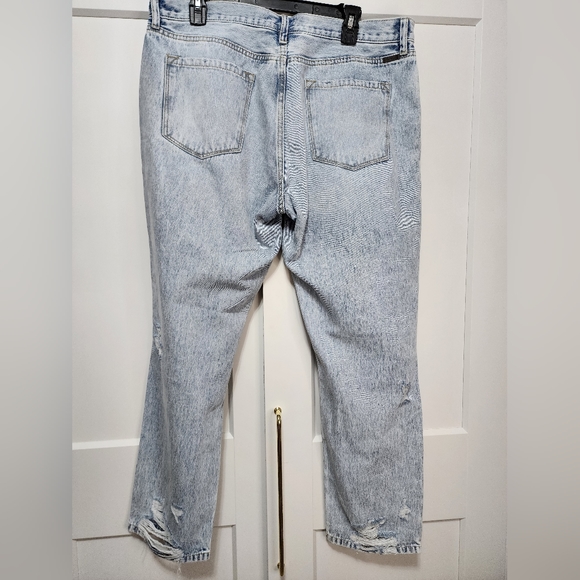 90's Straight Leg Distressed Jean - Picture 3 of 4